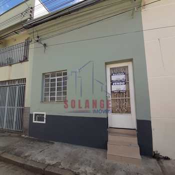 Casa em Amparo, bairro Centro