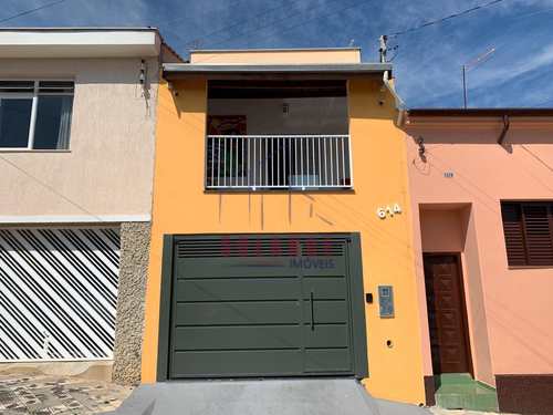 Casa, código 2695 em Amparo, bairro Centro