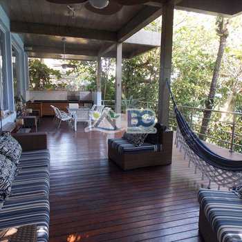 Sobrado em Ilhabela, bairro Armação