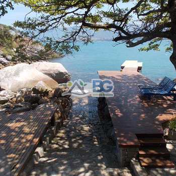Casa em Ilhabela, bairro Praia da Feiticeira