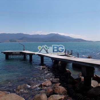 Sobrado em Ilhabela, bairro Praia Grande