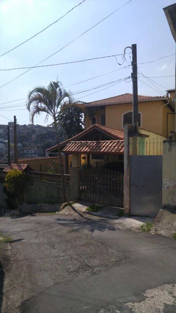 Sobrado em Itapecerica da Serra, no bairro Vila Leonor