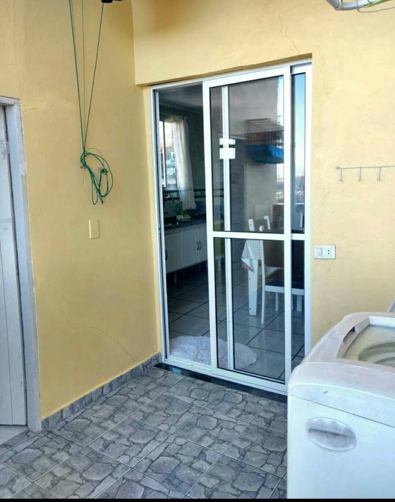 Sobrado em Itapecerica da Serra, no bairro Jardim São Pedro