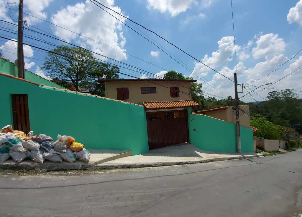 Sobrado em Itapecerica da Serra, no bairro Embu Mirim