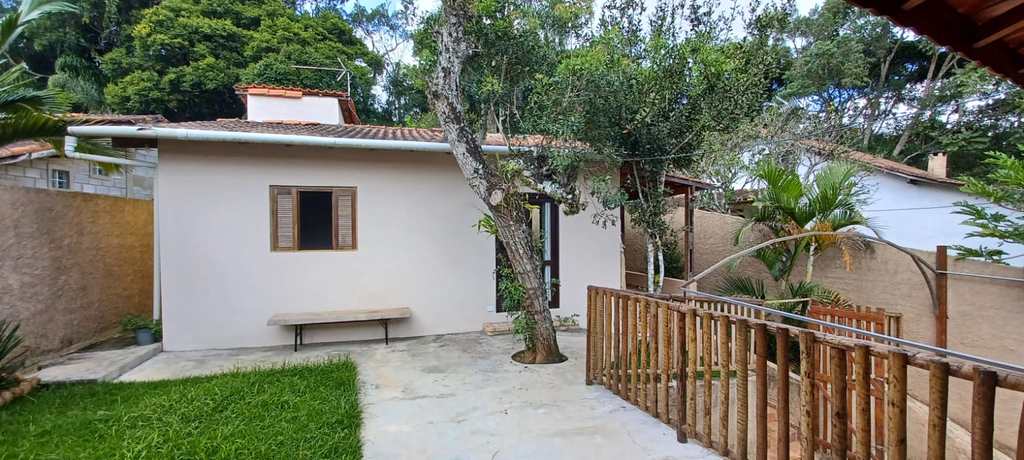 Casa em Itapecerica da Serra, no bairro Itaquaciara