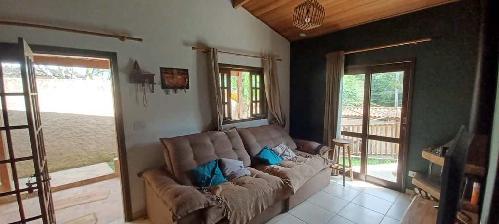 Casa em Itapecerica da Serra, no bairro Itaquaciara