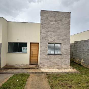 Casa em Embu-Guaçu, bairro Centro