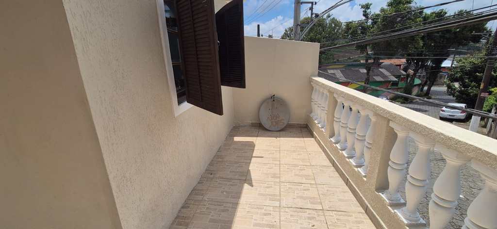 Sobrado em Embu das Artes, no bairro Jardim Pinheirinho