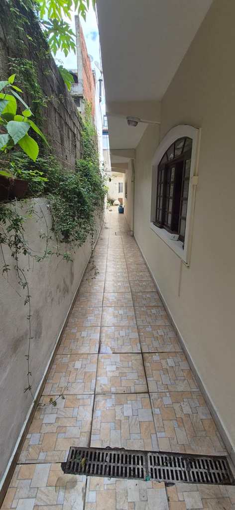 Sobrado em Embu das Artes, no bairro Jardim Pinheirinho