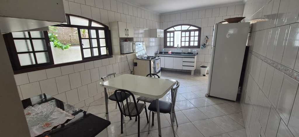 Sobrado em Embu das Artes, no bairro Jardim Pinheirinho