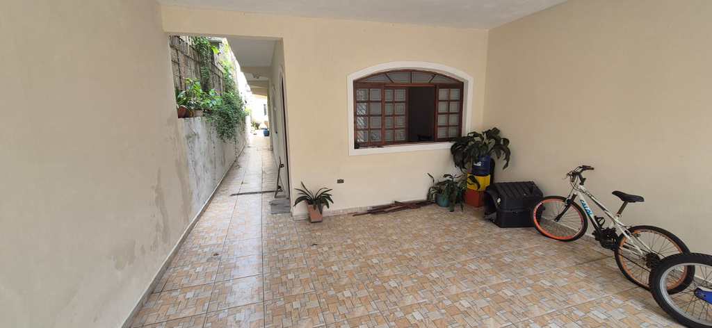 Sobrado em Embu das Artes, no bairro Jardim Pinheirinho