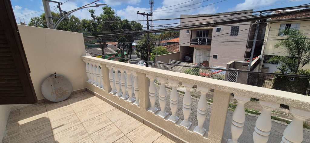 Sobrado em Embu das Artes, no bairro Jardim Pinheirinho