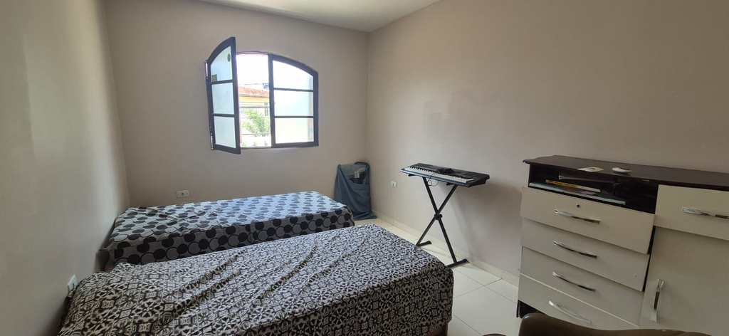 Sobrado em Embu das Artes, no bairro Jardim Pinheirinho