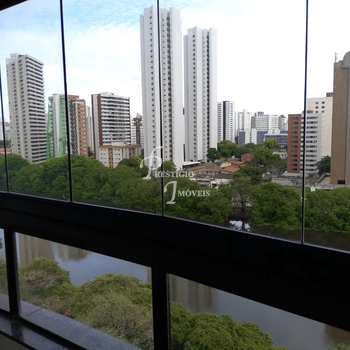 Apartamento em Recife, bairro Madalena