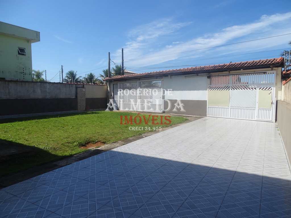 Casa em Itanhaém, no bairro Jardim das Palmeiras