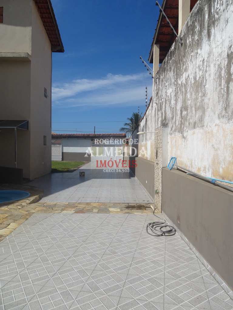 Casa em Itanhaém, no bairro Jardim das Palmeiras