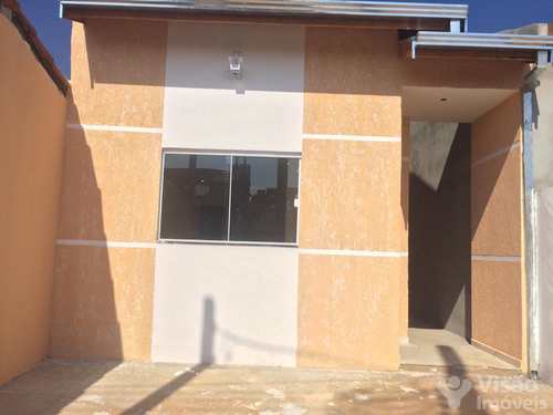 Casa, código 1920005 em Pindamonhangaba, bairro Laerte Assunção