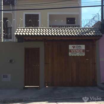 Sobrado em Pindamonhangaba, bairro Maria Áurea