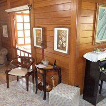 Casa em Serra Negra, bairro Estância Suíça