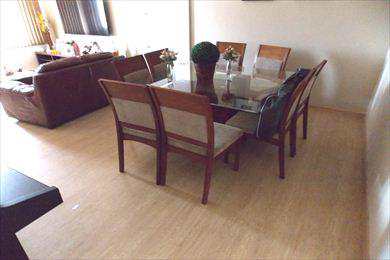 Apartamento, código 2715 em Santos, bairro Embaré