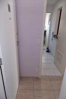 Apartamento, código 2013 em Santos, bairro Areia Branca