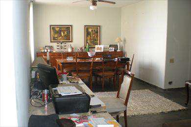 Apartamento, código 1052 em Santos, bairro Embaré