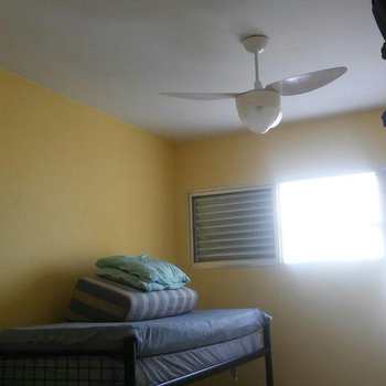 Kitnet em São Vicente, bairro Itararé