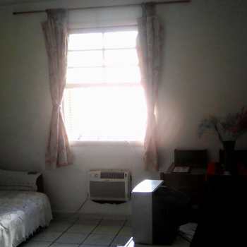 Kitnet em Santos, bairro José Menino