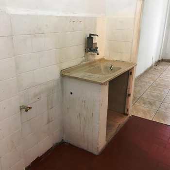 Kitnet em Santos, bairro José Menino