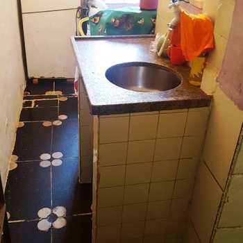 Kitnet em São Vicente, bairro Itararé