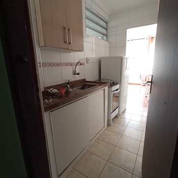 Kitnet em Santos, bairro José Menino