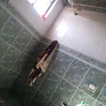 Sobrado em Cubatão, bairro Vila Ponte Nova