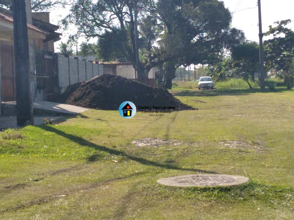 Casa em Itanhaém, no bairro Loty
