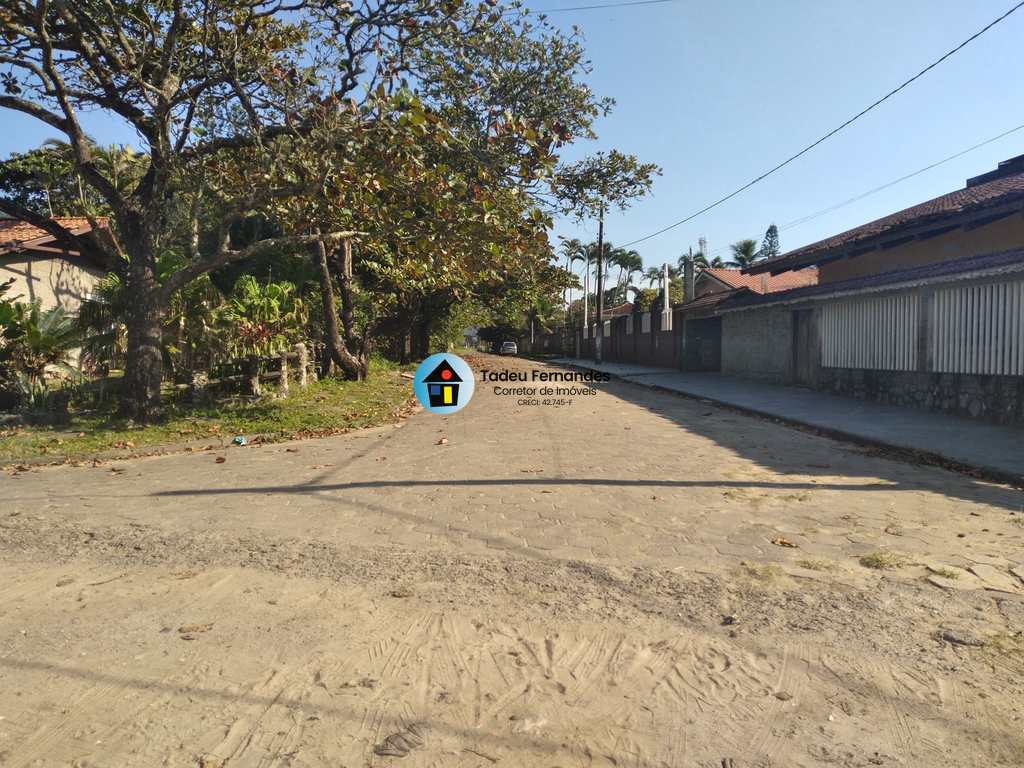Casa em Itanhaém, no bairro Loty