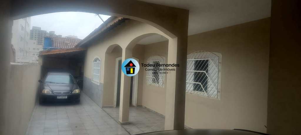 Casa em Mongaguá, no bairro Balneário Europa