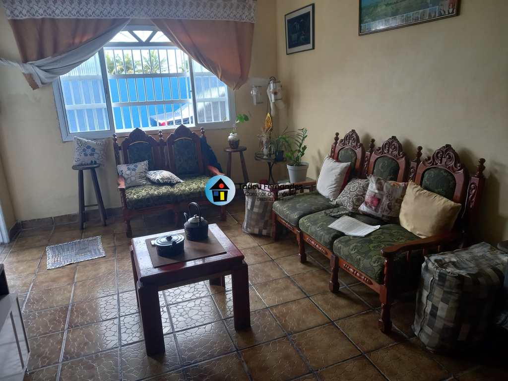 Casa em Mongaguá, no bairro Balneário Europa