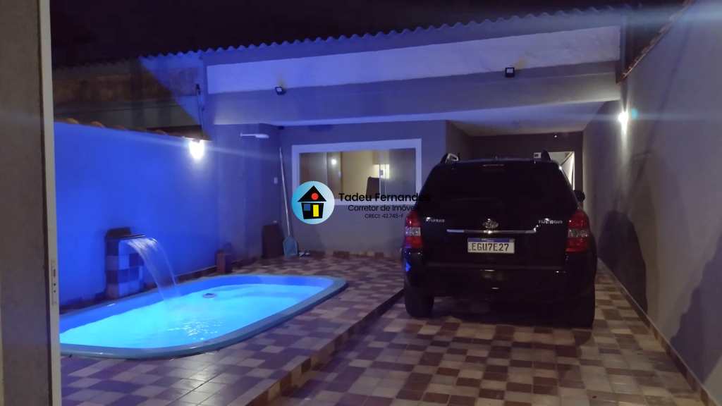 Casa em Mongaguá, no bairro Vila Anhanguera