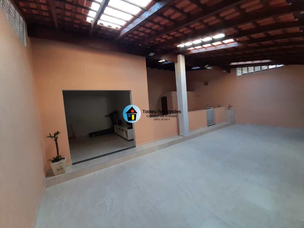 Casa em Itanhaém, no bairro Jardim Suarão