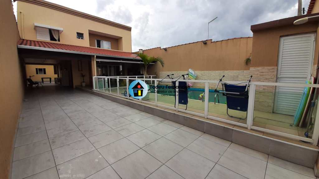 Casa em Itanhaém, no bairro Jardim Suarão