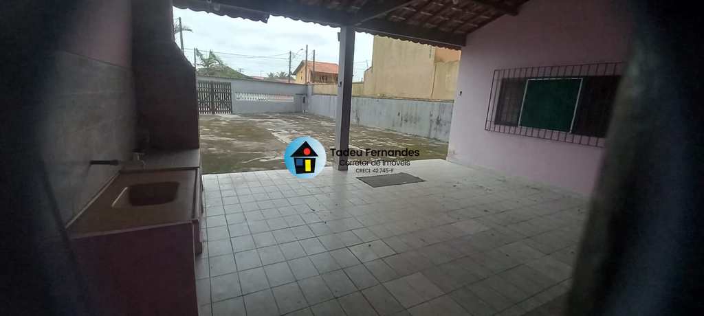 Casa em Mongaguá, no bairro Balneário Europa