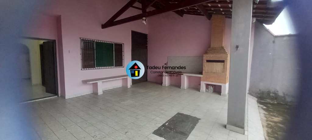 Casa em Mongaguá, no bairro Balneário Europa