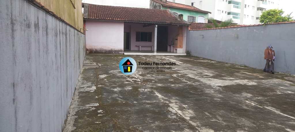 Casa em Mongaguá, no bairro Balneário Europa