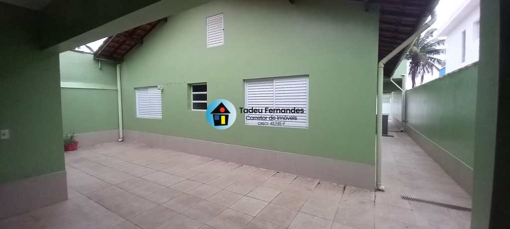Casa em Mongaguá, no bairro Balneário Itaóca