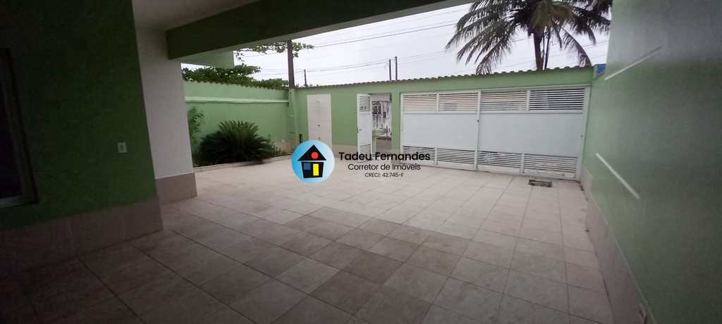 Casa em Mongaguá, no bairro Balneário Itaóca
