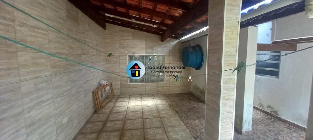 Casa em Mongaguá, no bairro Jardim Marina