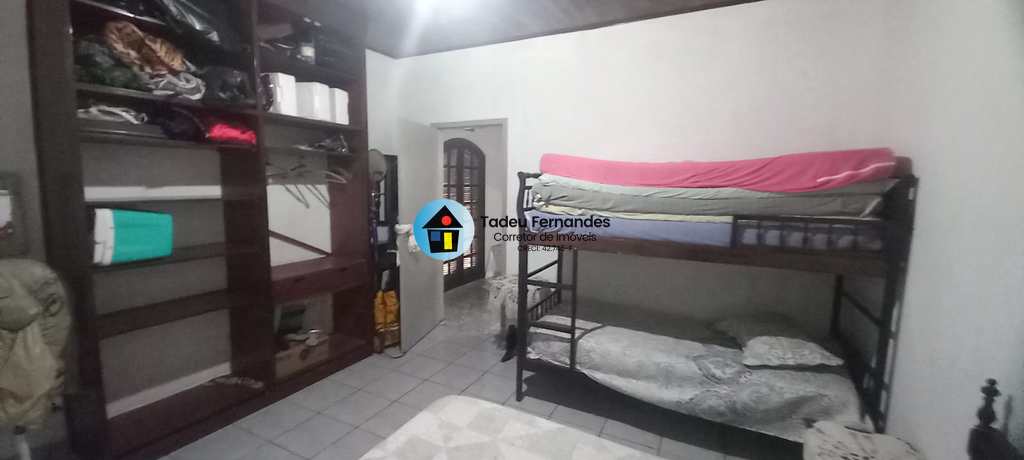 Casa em Mongaguá, no bairro Jardim Marina