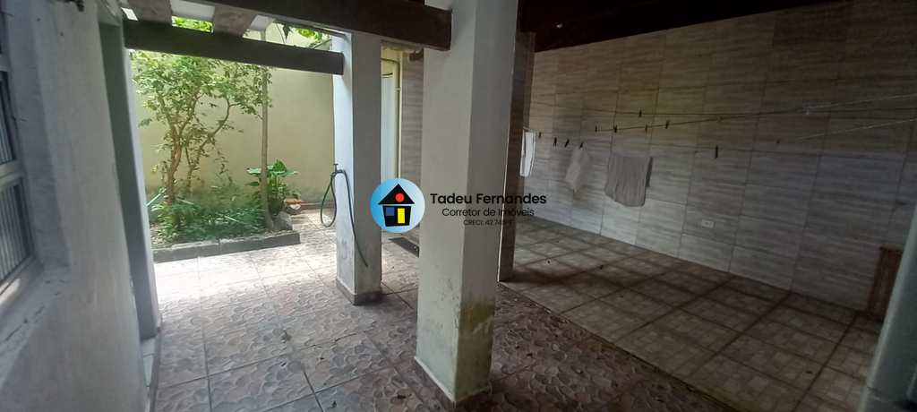 Casa em Mongaguá, no bairro Jardim Marina