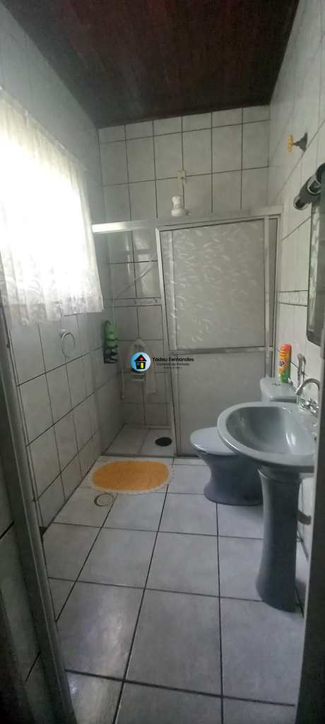 Casa em Mongaguá, no bairro Jardim Marina