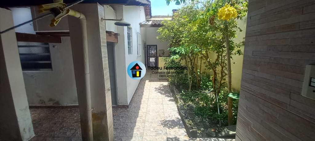 Casa em Mongaguá, no bairro Jardim Marina