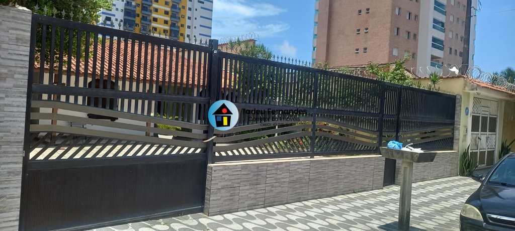Casa em Mongaguá, no bairro Jardim Marina